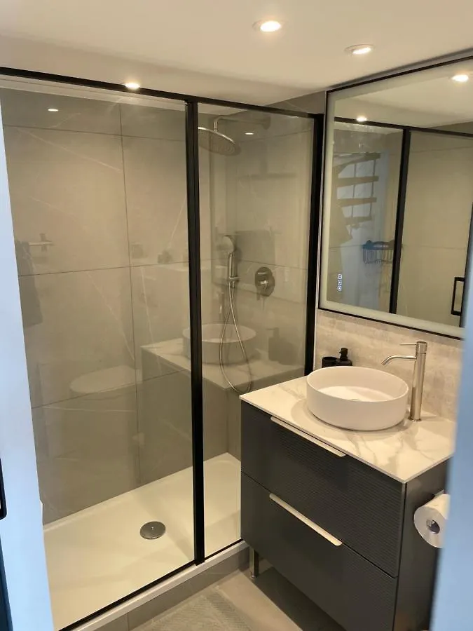 Appartement comptemporain vue mer Grimaud France
