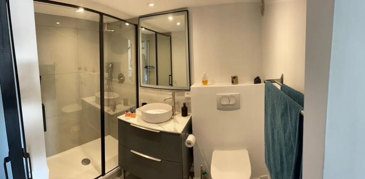 Appartement comptemporain vue mer Grimaud