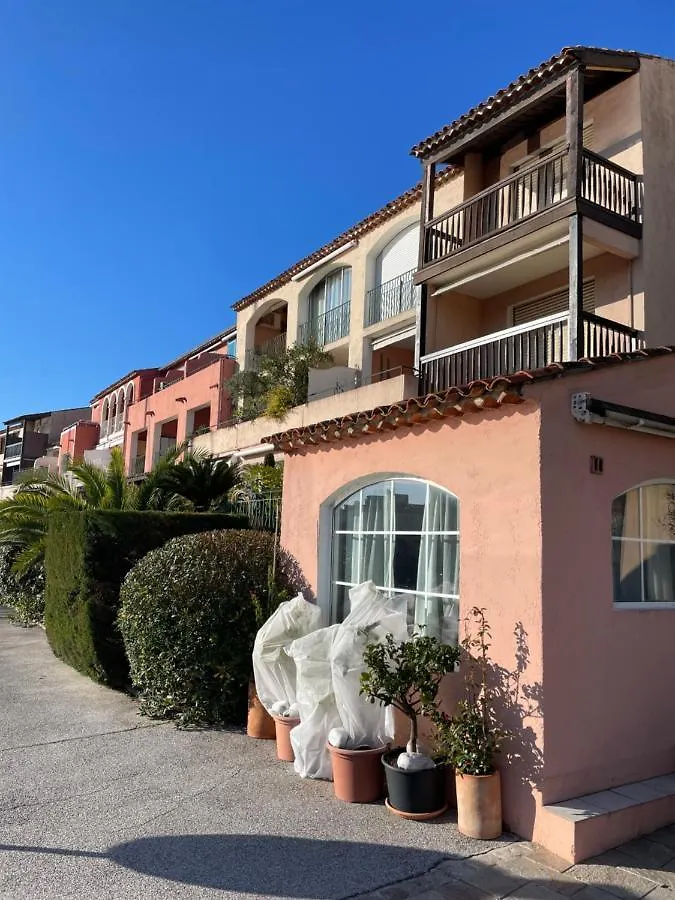 Appartement comptemporain vue mer Grimaud France
